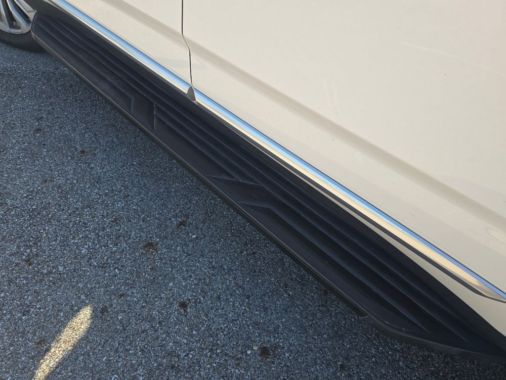 Used 2022 White GMC Denali image 24