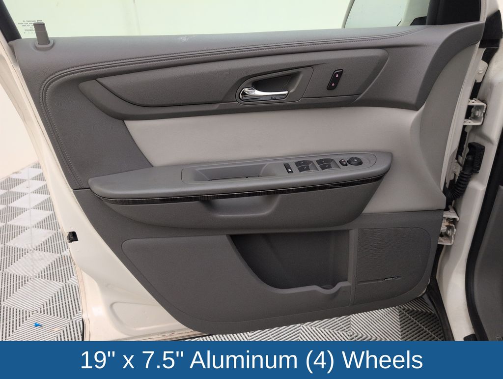 Used 2015 White GMC SLT-1 image 33