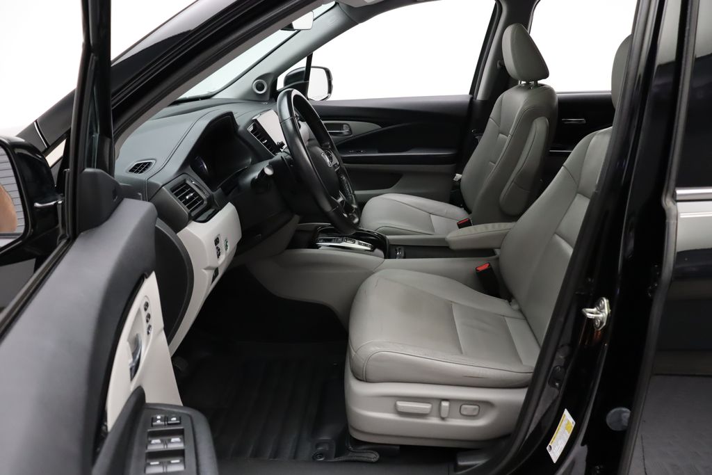 Thumbnail: 2019 Honda Pilot - 14