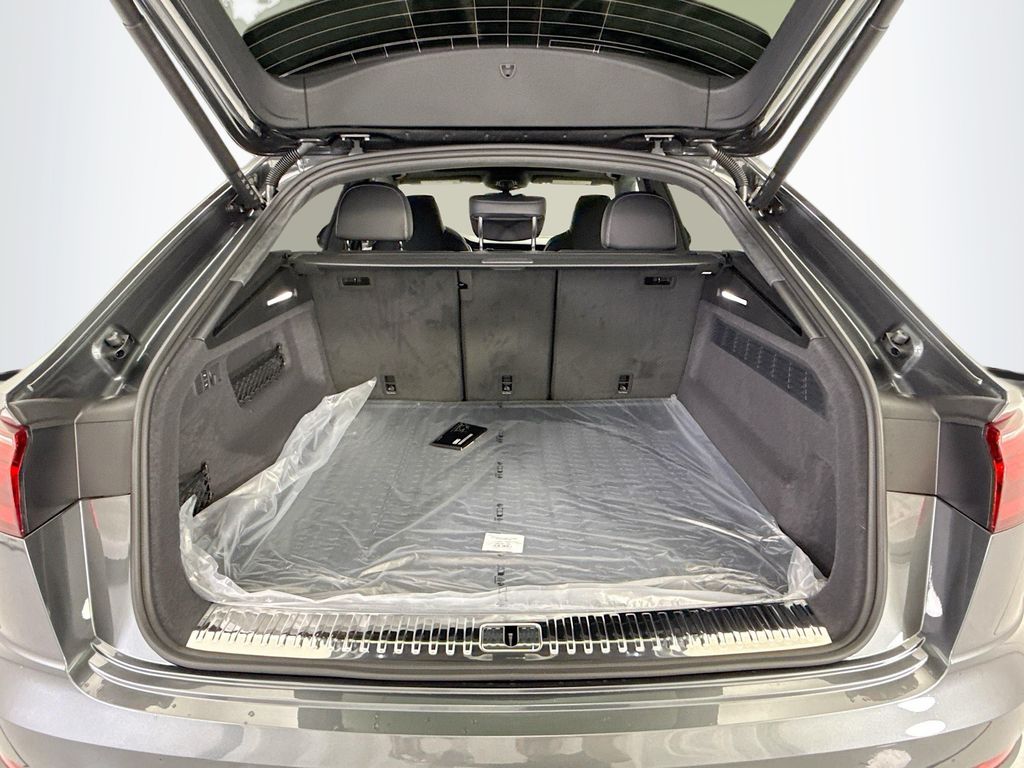 Thumbnail: 2026 Audi SQ8 - 27