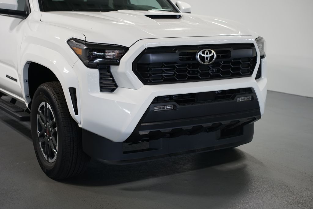 Thumbnail: 2025 Toyota Tacoma - 4