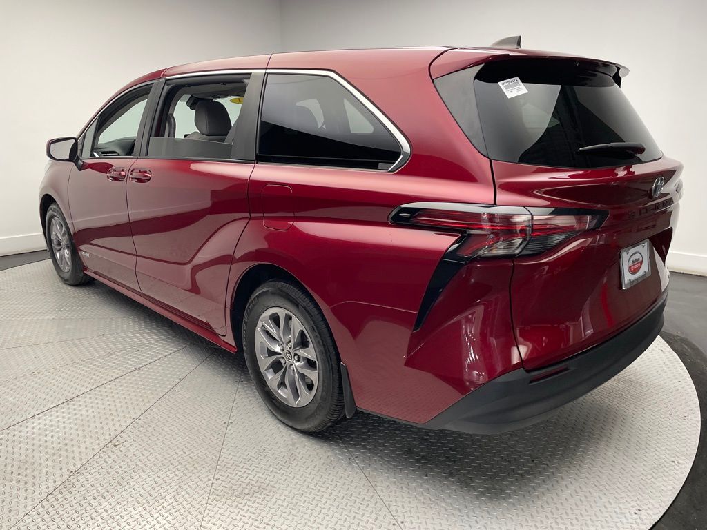 2021 Toyota Sienna LE 7