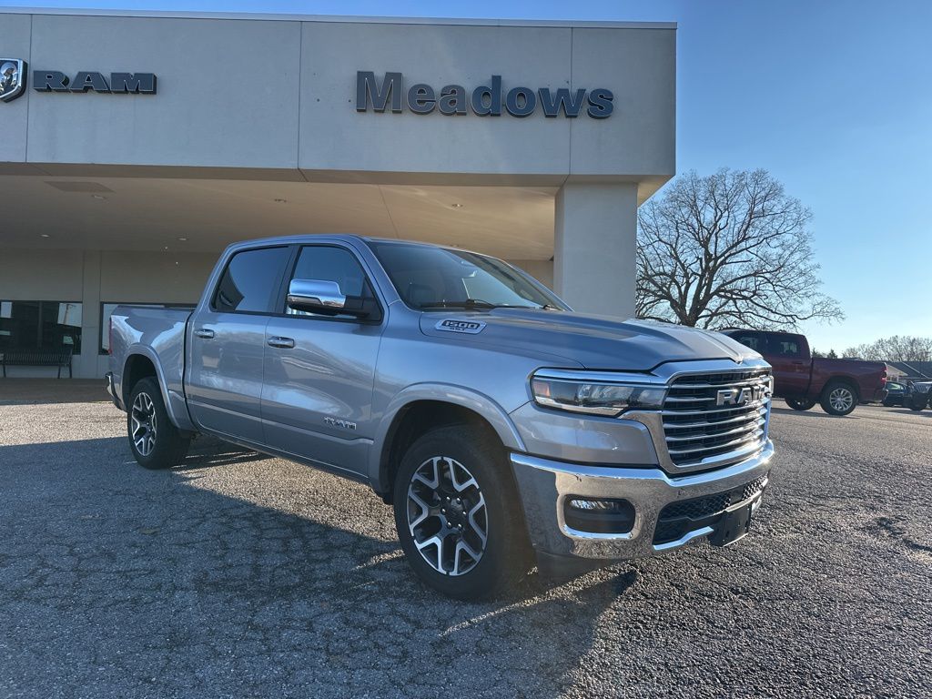 2025 RAM 1500 Laramie Crew Cab 4WD