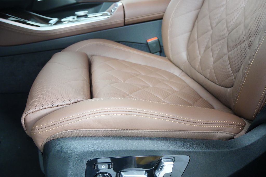 Thumbnail: 2026 BMW X5 - 10