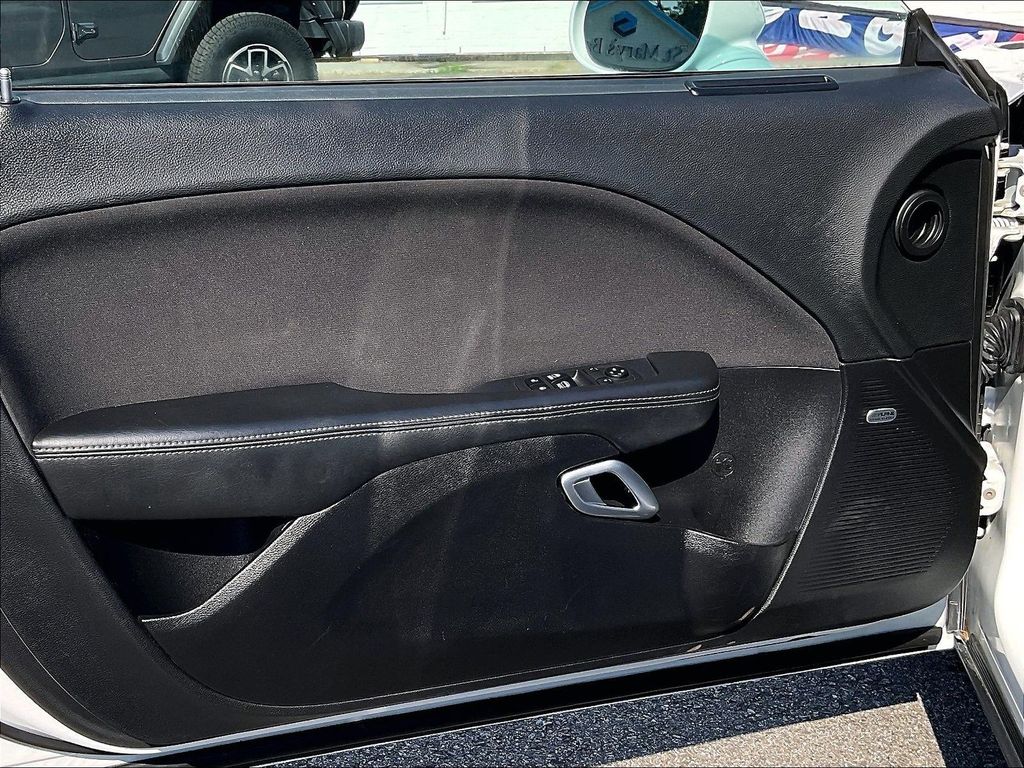 2019 Dodge Challenger — photo 9