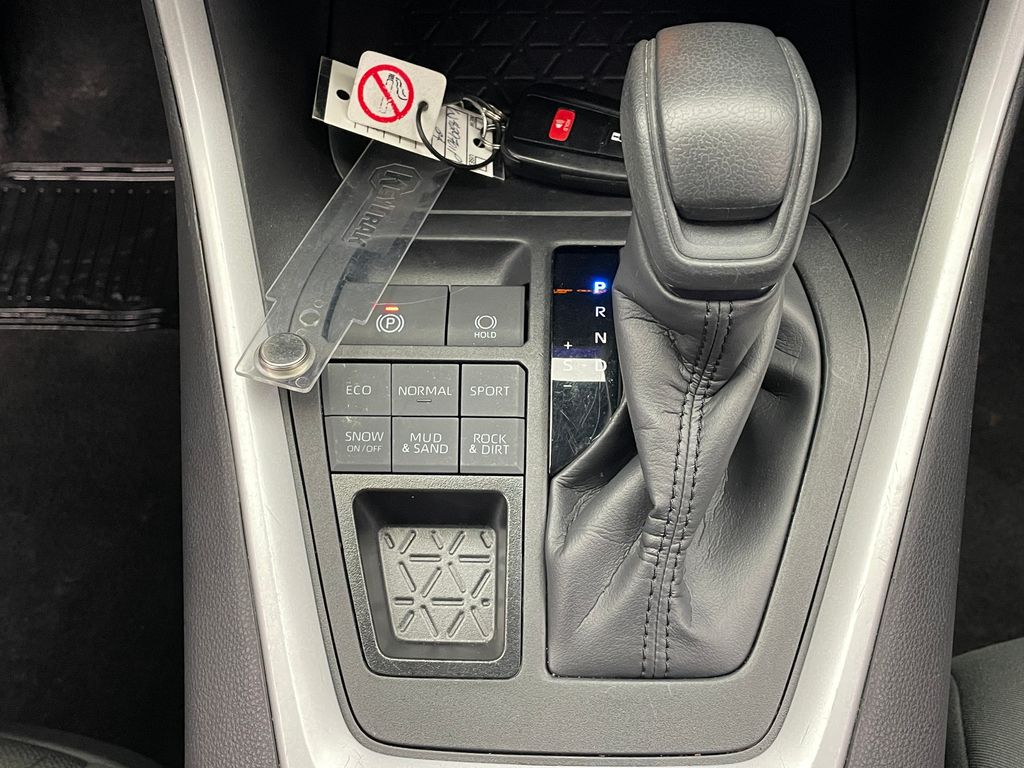 2024 Toyota RAV4 XLE 29