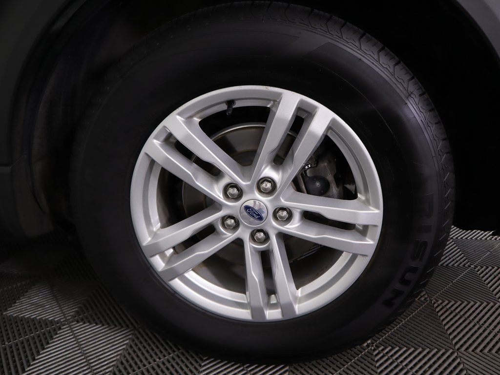 Thumbnail: 2022 Ford Explorer - 32