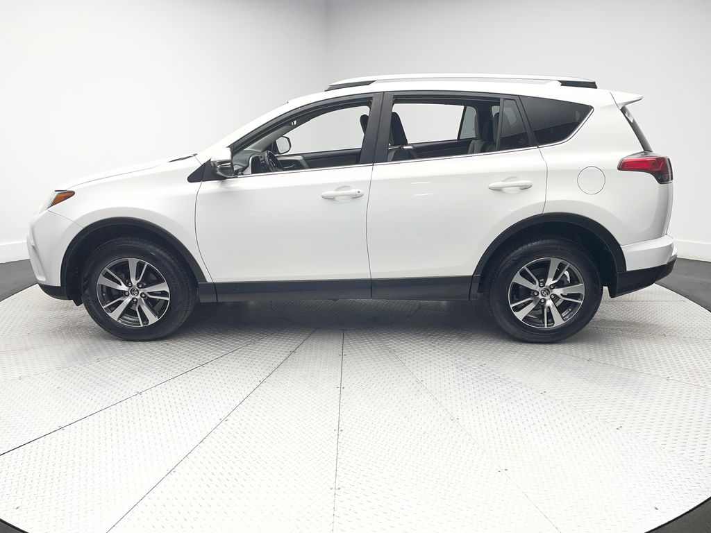 Thumbnail: 2018 Toyota RAV4 - 8