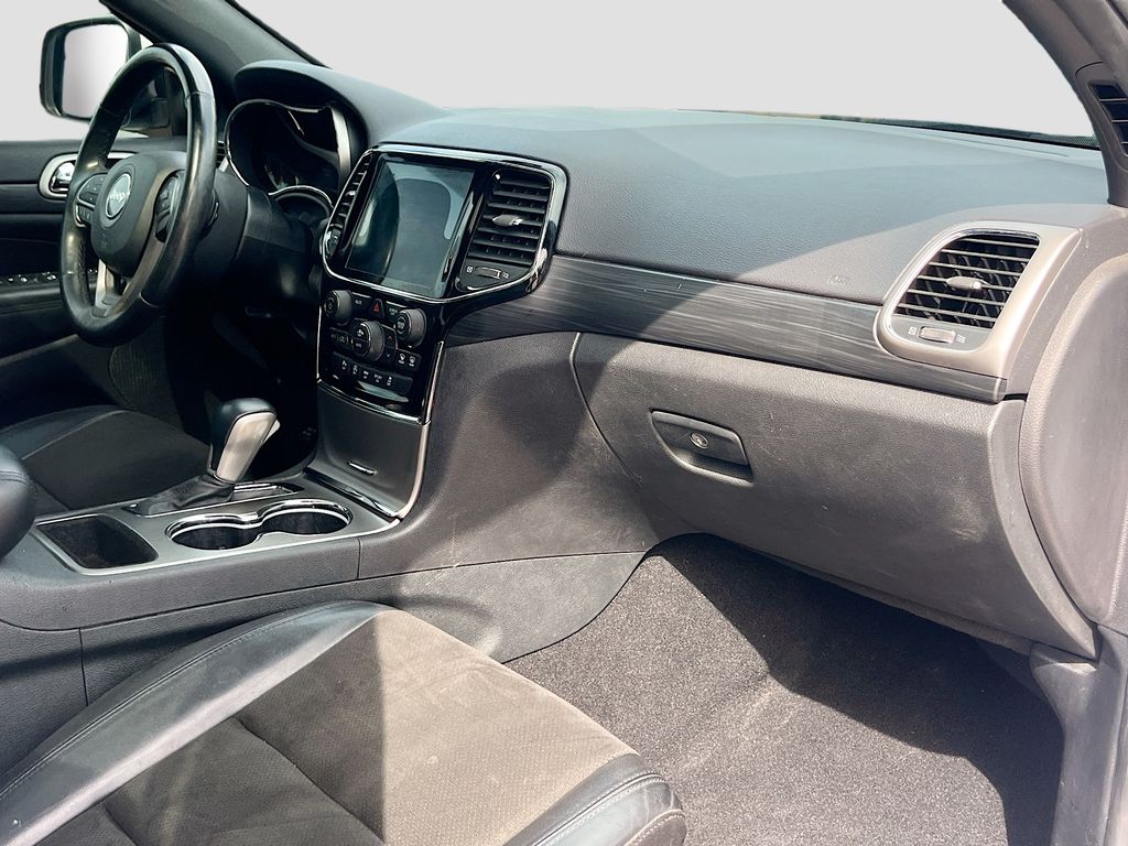 Used 2020 White Jeep Altitude image 31