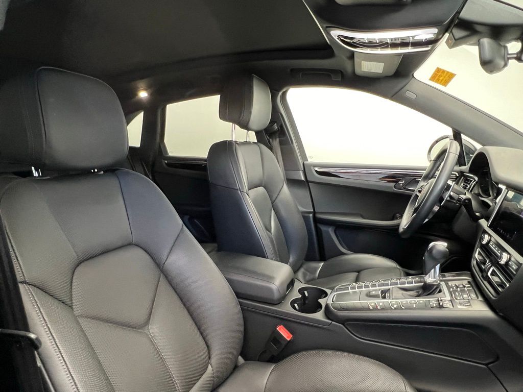 Thumbnail: 2020 Porsche Macan - 26