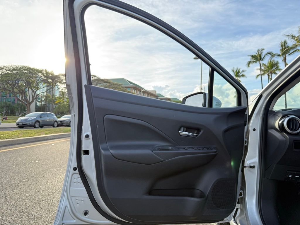 2023 Nissan Versa 1.6 SV photo