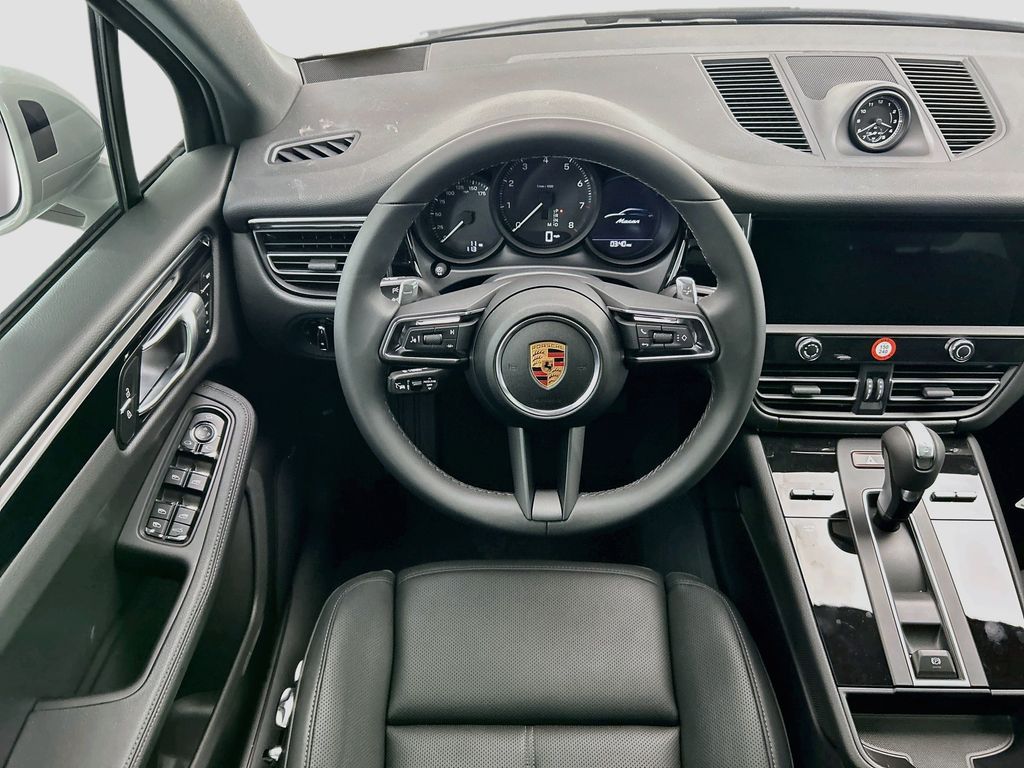 Thumbnail: 2026 Porsche Macan - 12