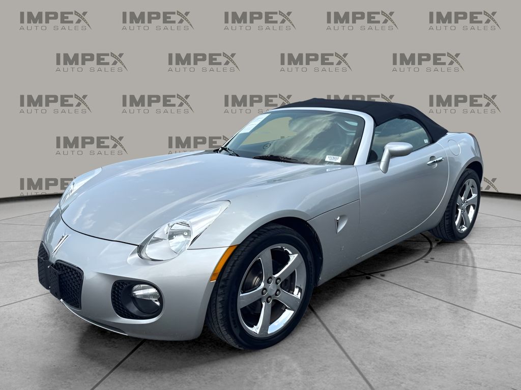 Cool (Liquid Silver Metallic) 2007 Pontiac Solstice Convertible Rear-Wheel Drive 5-Speed Manual