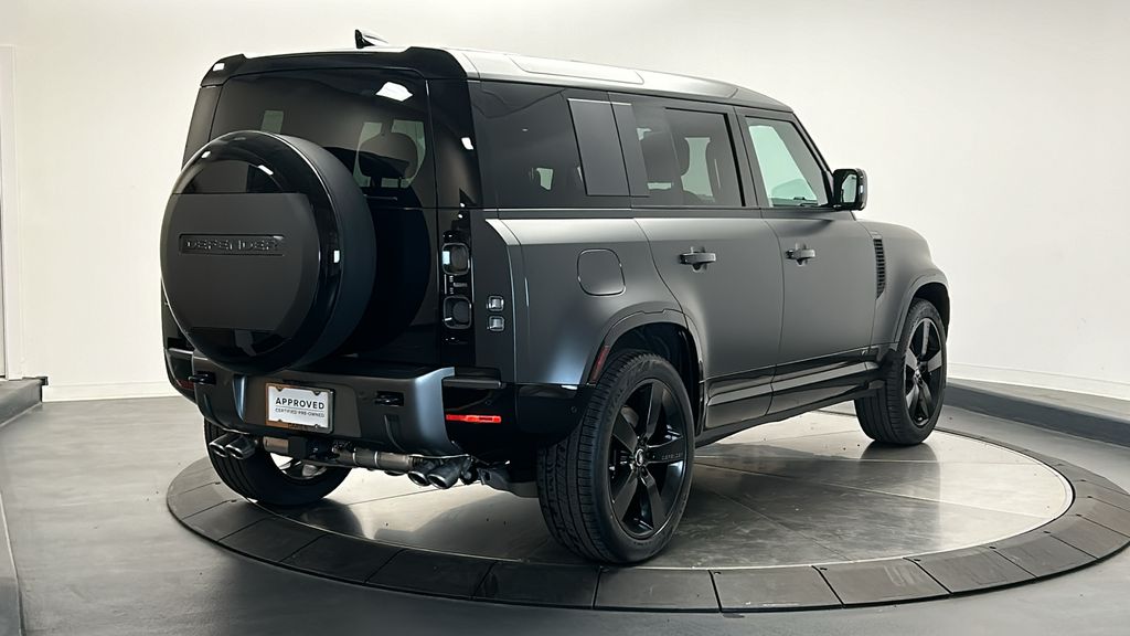 2025 Land Rover Defender 110 5