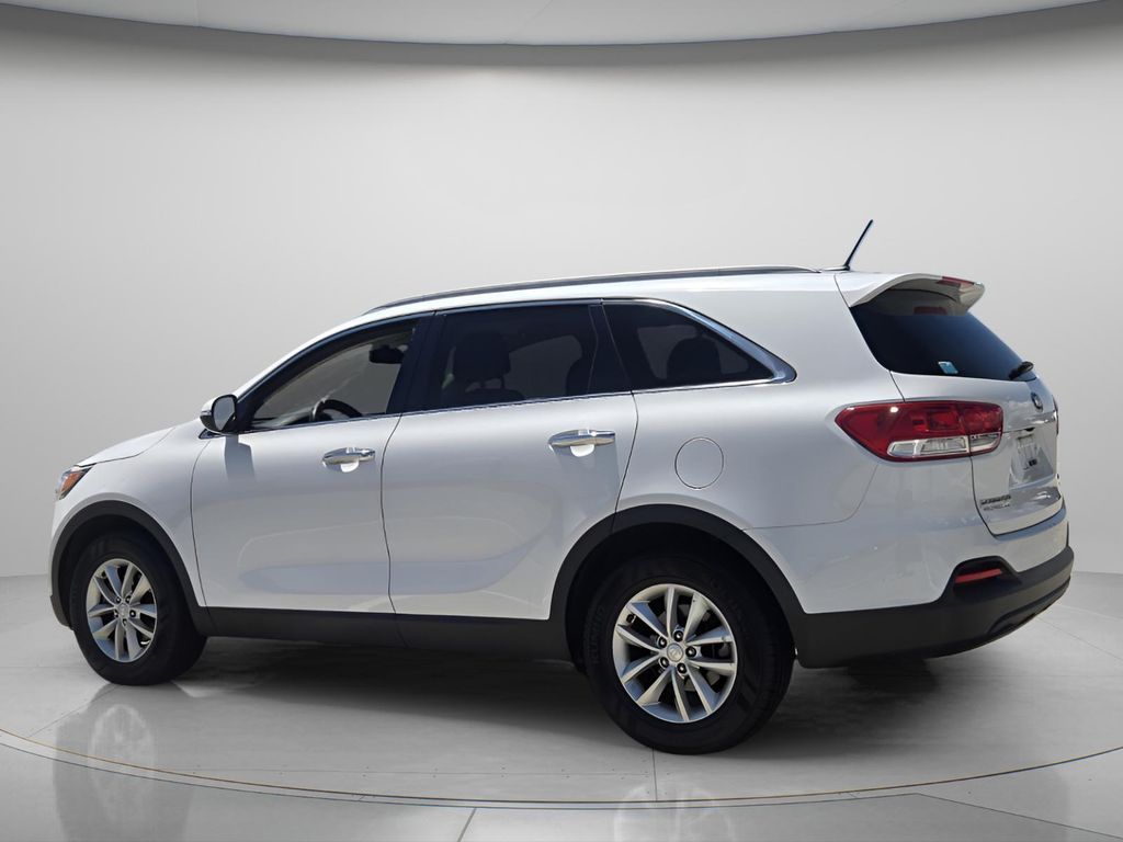 2017 Kia Sorento - $9,039