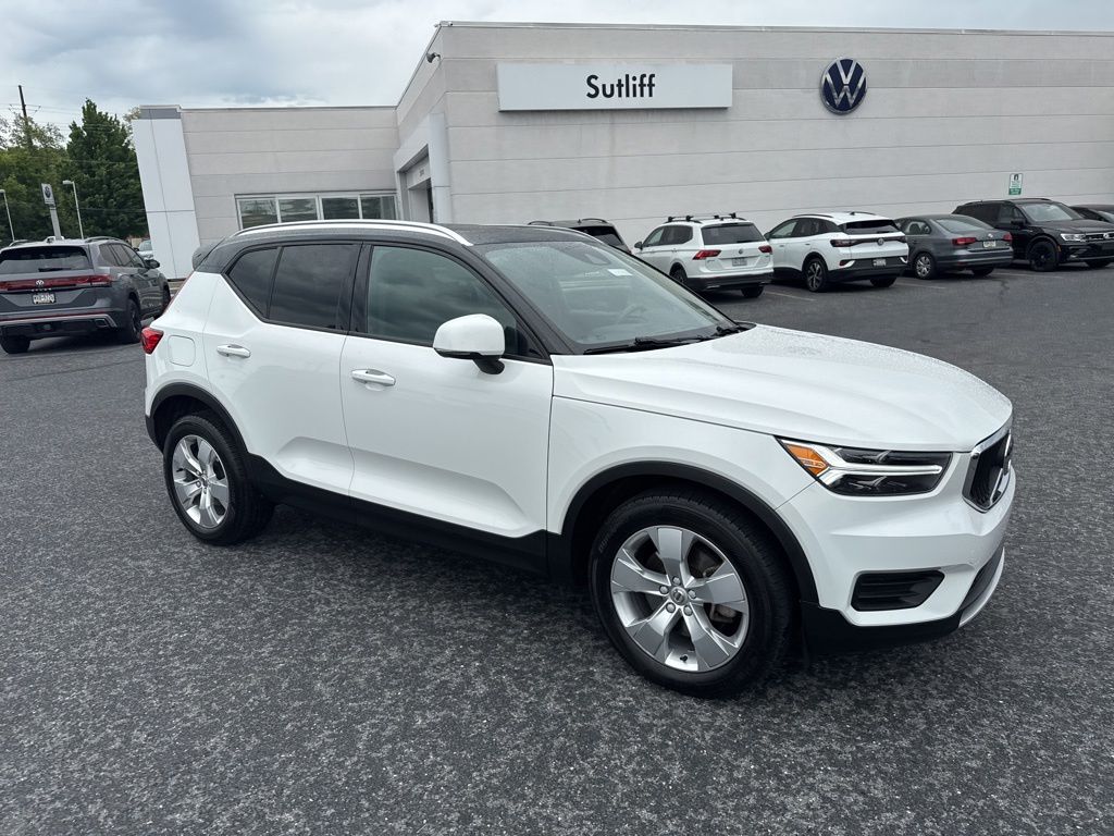 2020 Volvo XC40 Momentum White at Sutliff Volkswagen