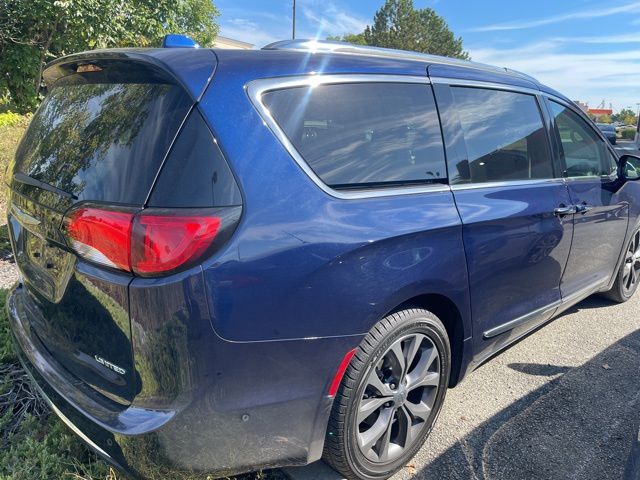 Thumbnail: 2017 Chrysler Pacifica - 3