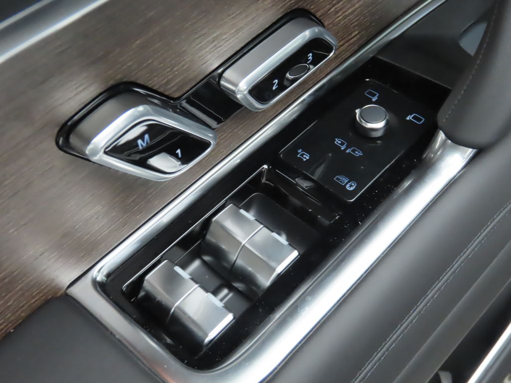 Thumbnail: 2025 Land Rover Range Rover - 24