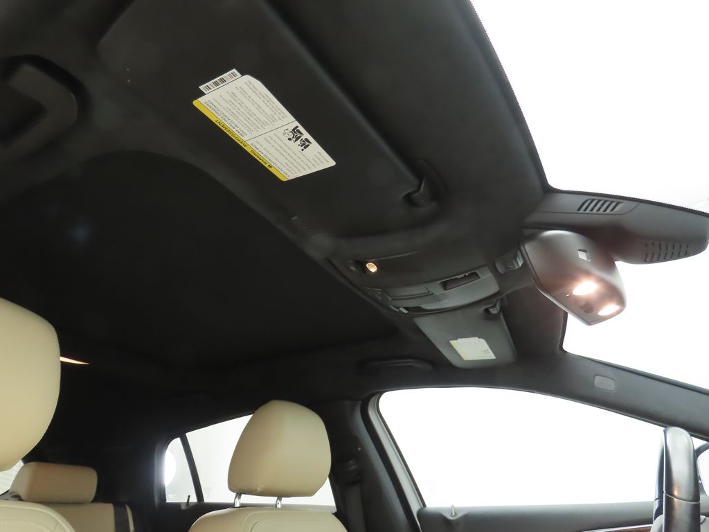 Thumbnail: 2018 INFINITI QX30 - 18
