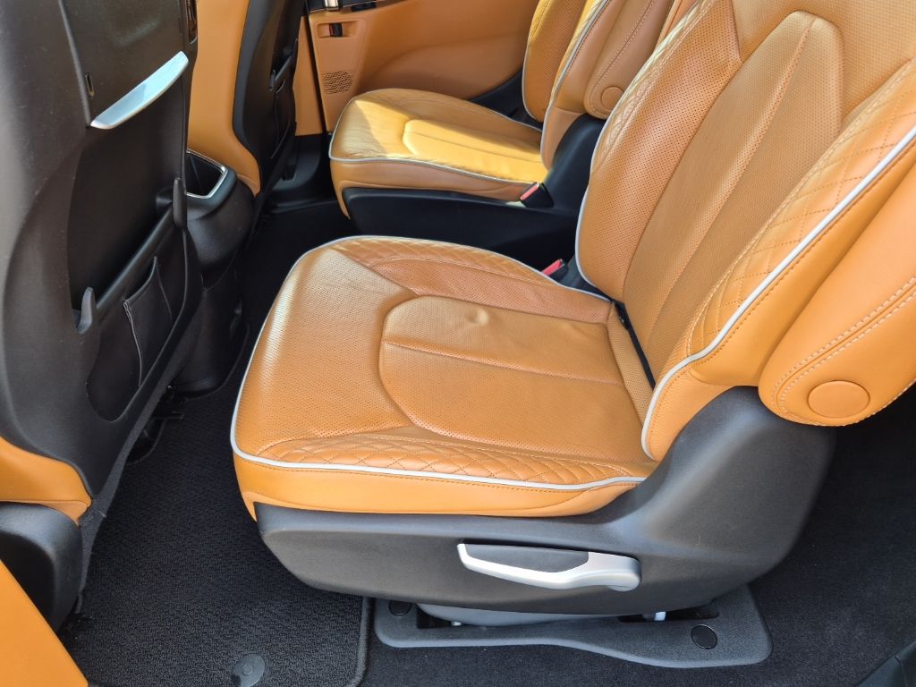 Used Car 2023 Chrysler Pacifica Hybrid  Pinnacle For Sale Under $35,000 In Austin, Texas