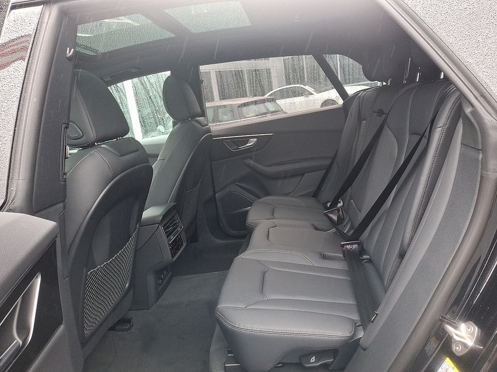 Thumbnail: 2026 Audi Q8 - 7