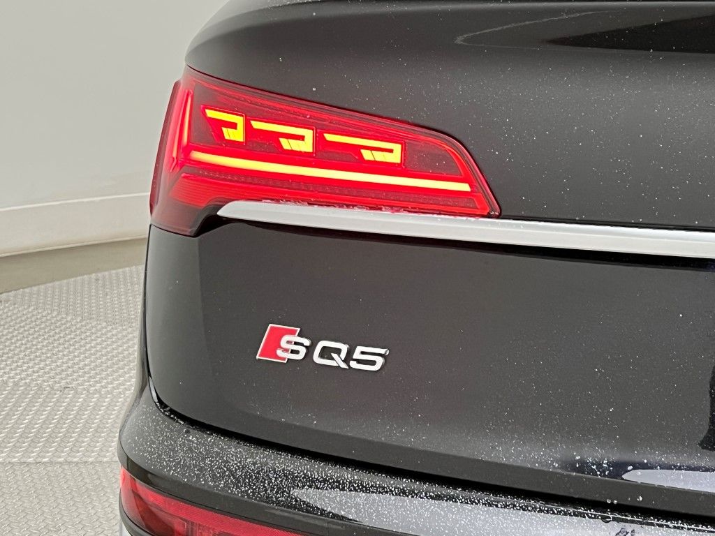 Thumbnail: 2023 Audi SQ5 - 8
