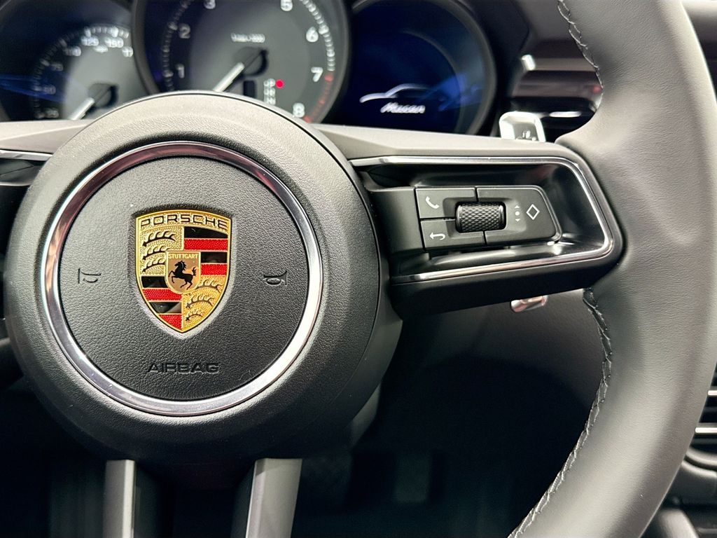 Thumbnail: 2026 Porsche Macan - 15