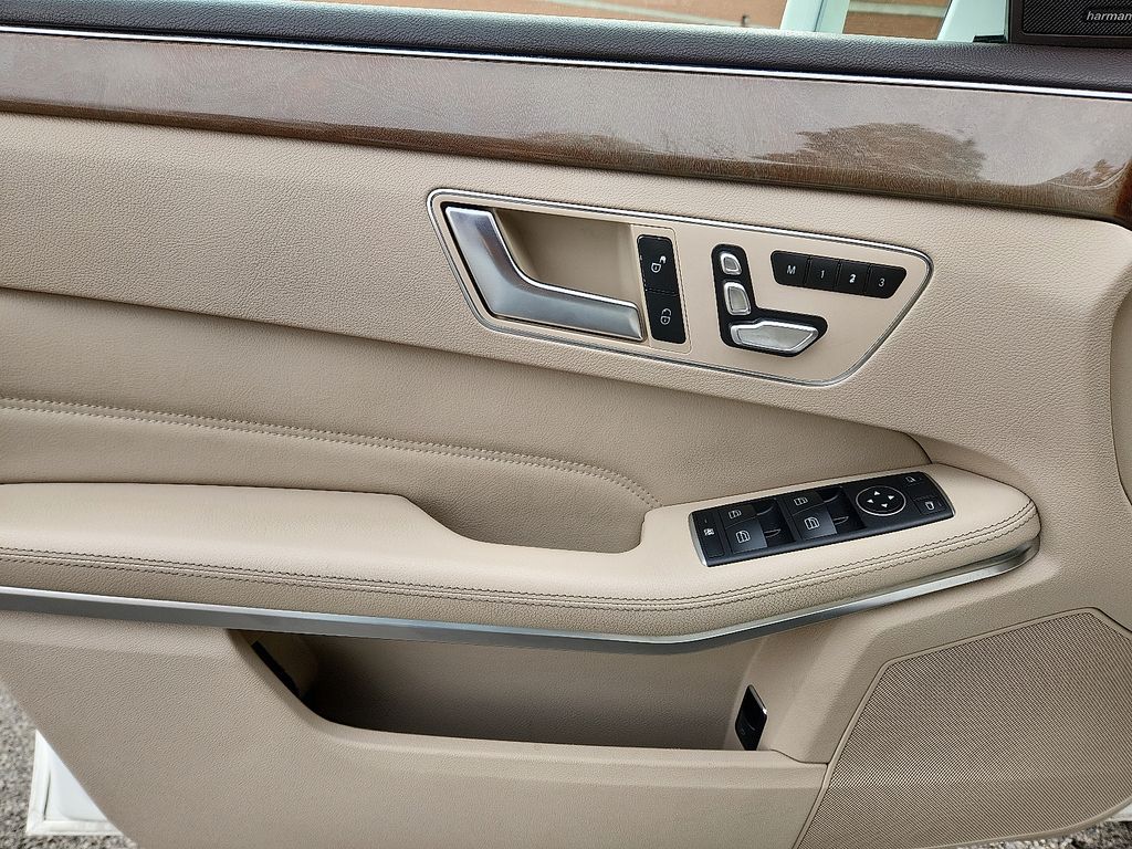 Thumbnail: 2014 Mercedes-Benz E-Class - 12