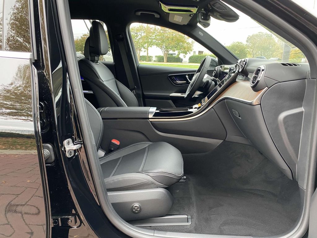 Thumbnail: 2025 Mercedes-Benz GLC - 12