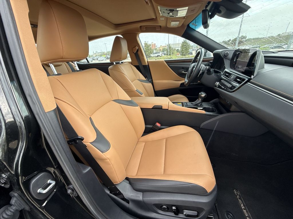 Thumbnail: 2025 Lexus ES - 16