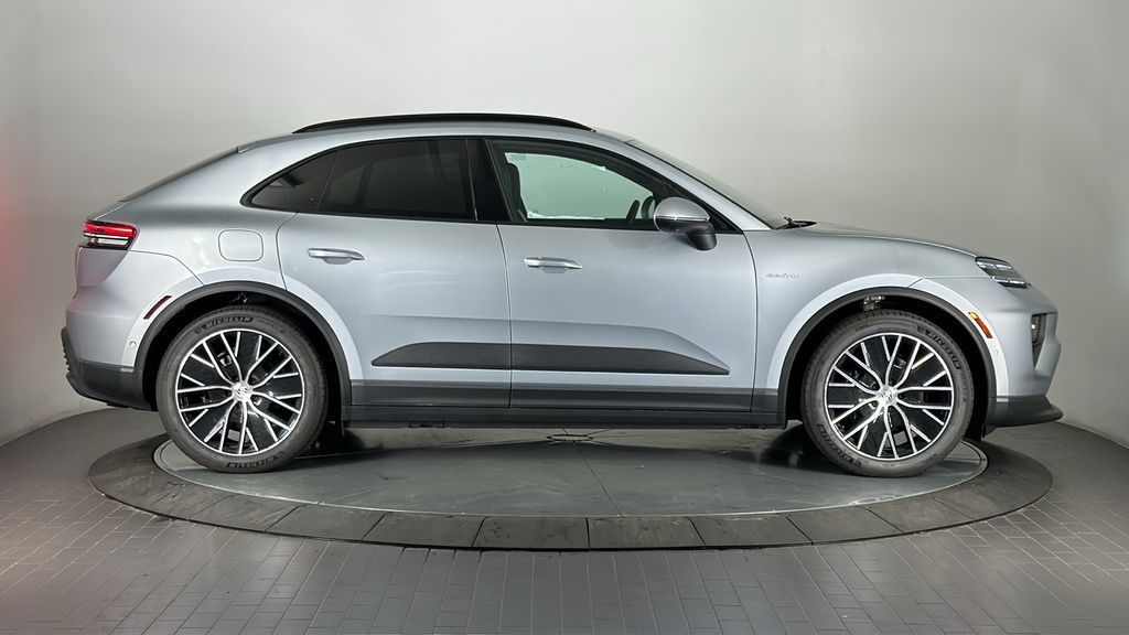 Thumbnail: 2025 Porsche Macan - 8