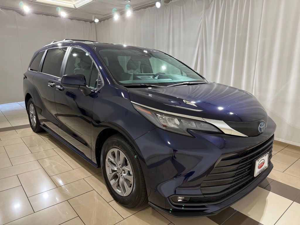 Thumbnail: 2025 Toyota Sienna - 7