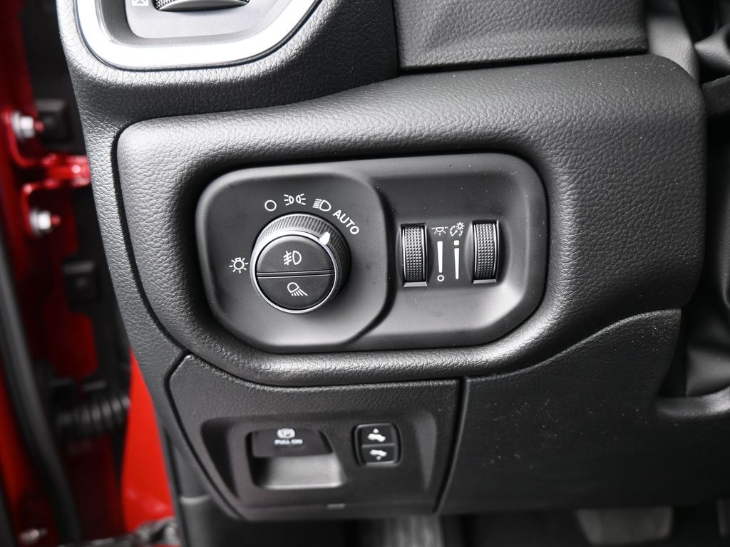 New 2026 Molten Red Pearlcoat Ram Laramie image 27
