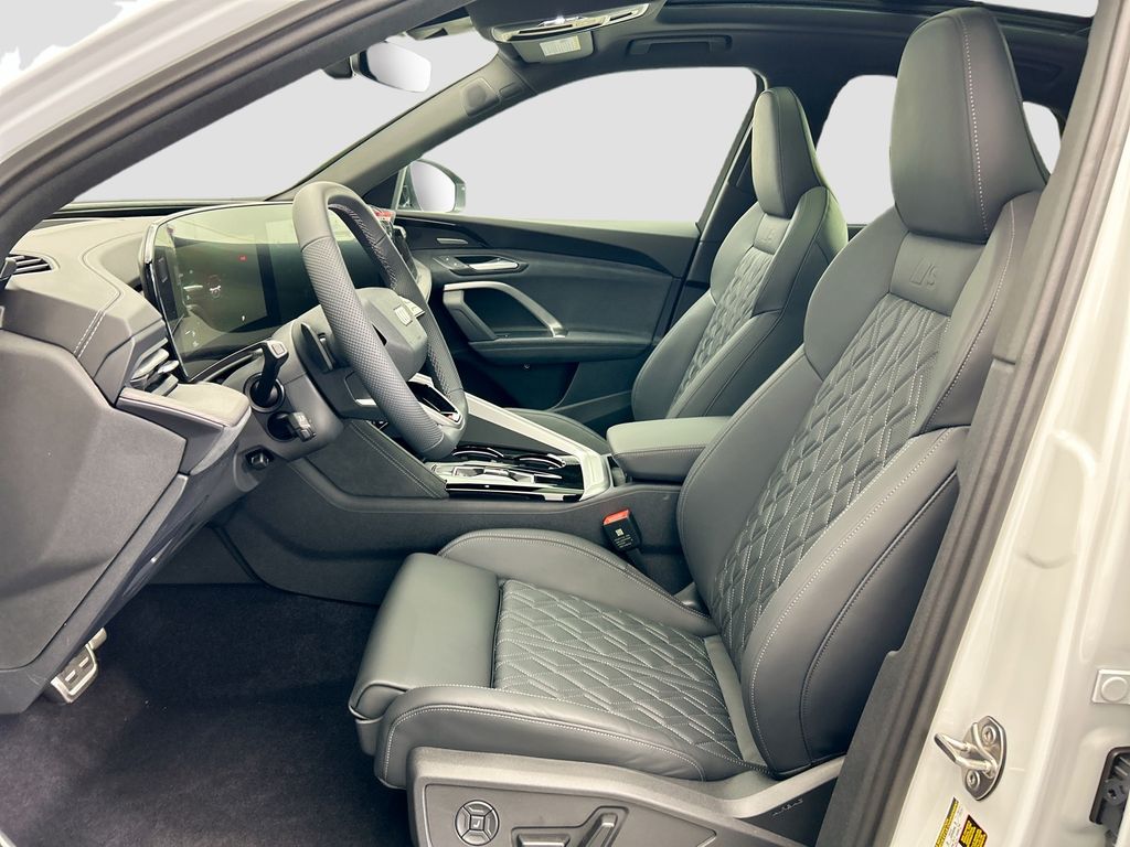 Thumbnail: 2025 Audi SQ5 - 18