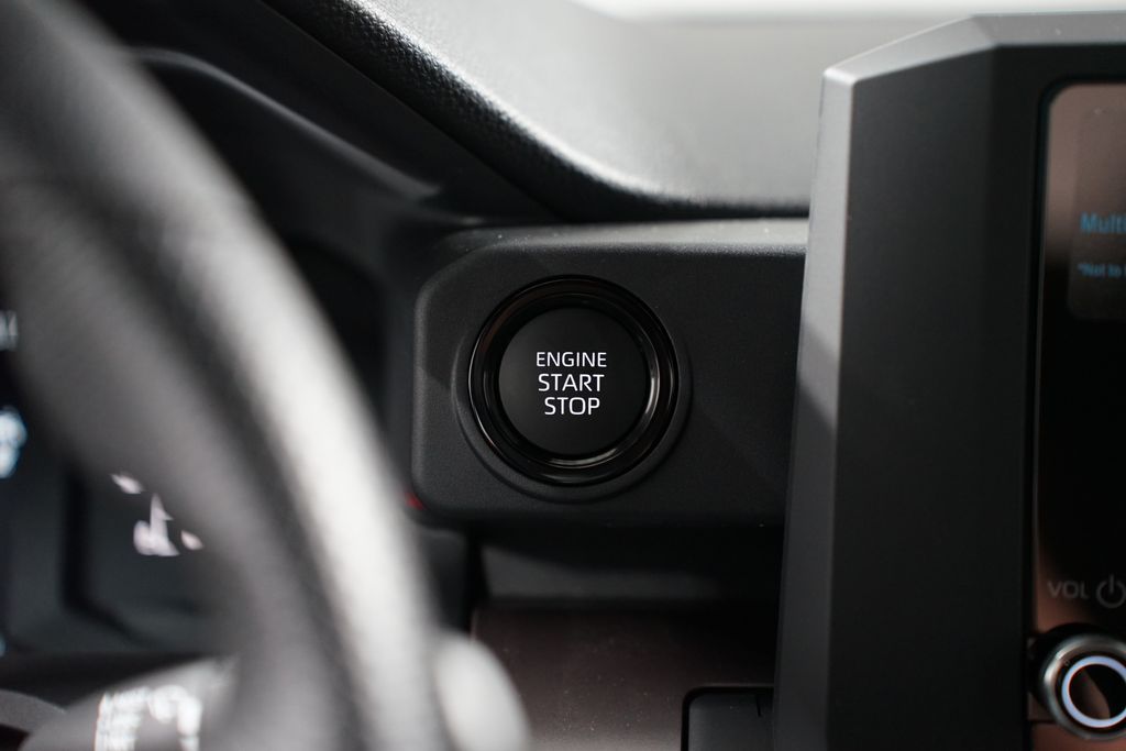 2025 Toyota Tacoma SR5 18