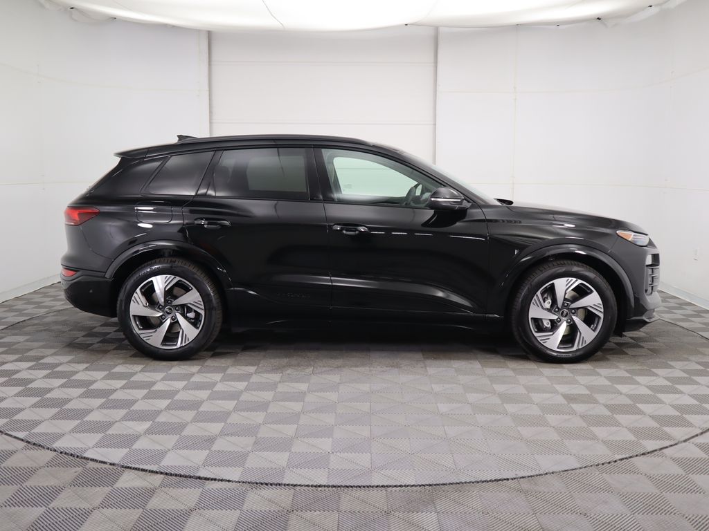 Thumbnail: 2025 Audi Q6 e-tron - 4