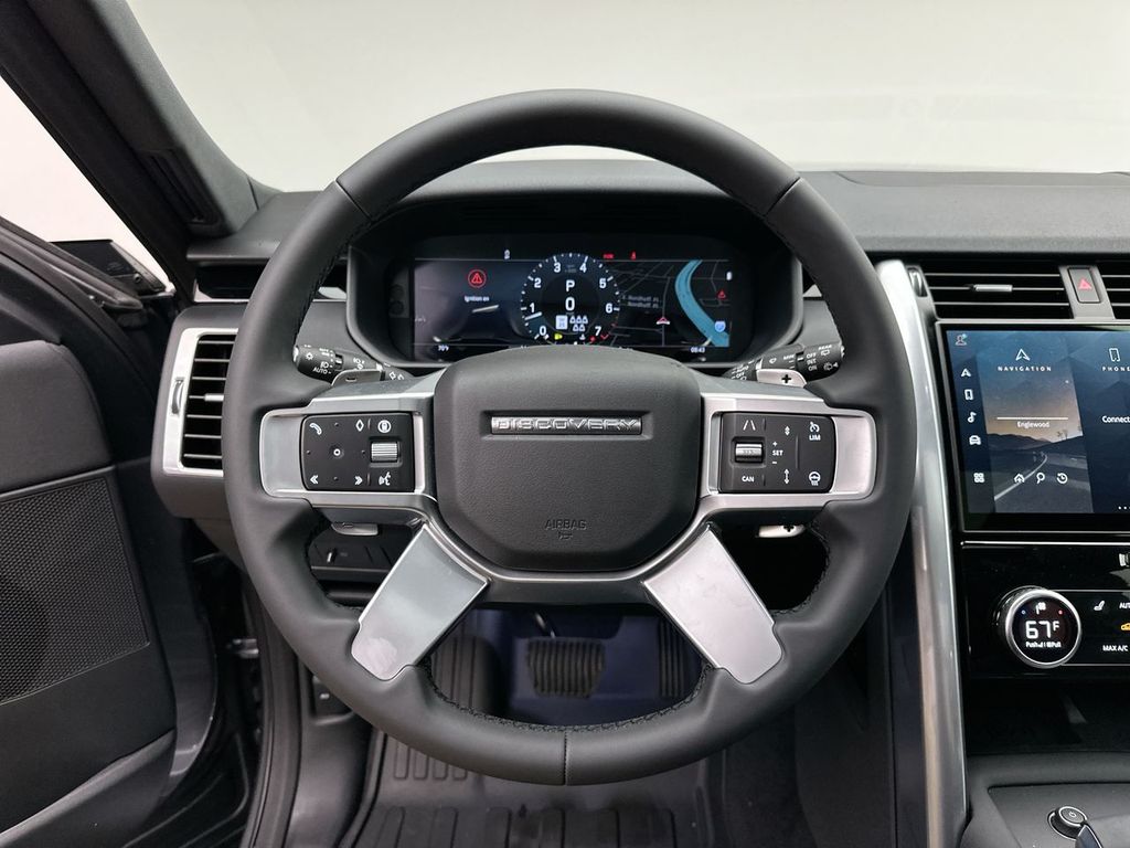 Thumbnail: 2026 Land Rover Discovery - 15