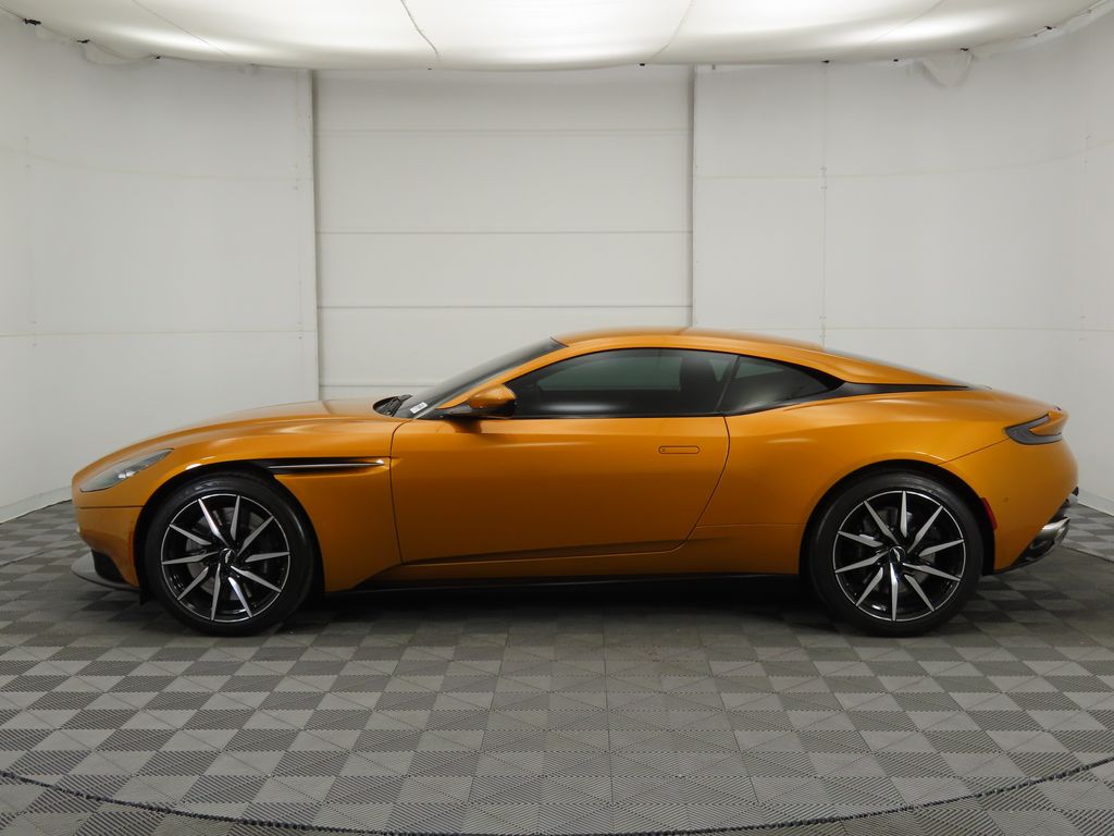 2022 Aston Martin DB11  8