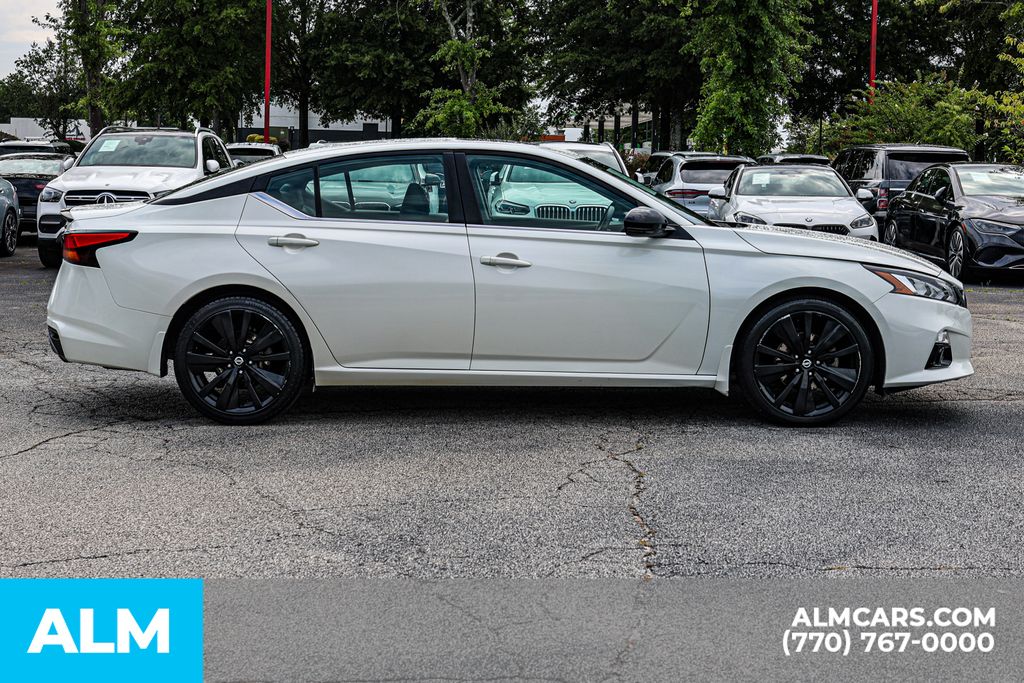 Used 2022 White Nissan 2.5 SR image 9