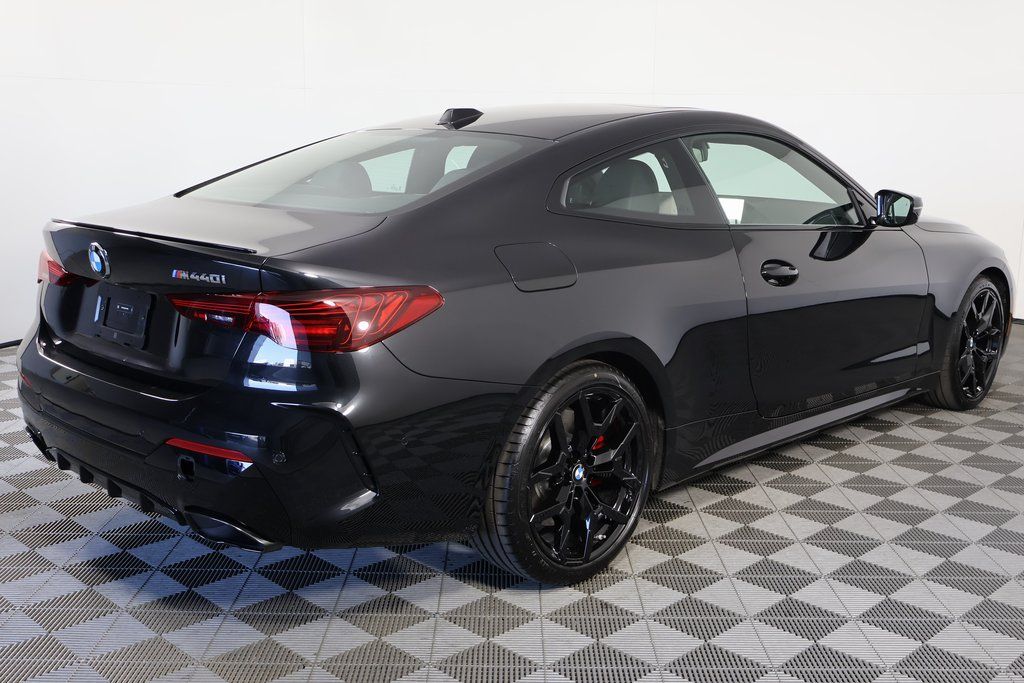 Thumbnail: 2026 BMW 4 Series - 2