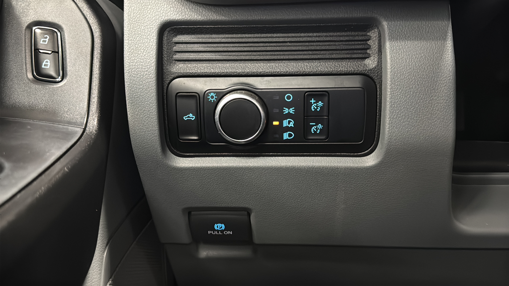 Used 2023 Oxford White Ford XL image 26