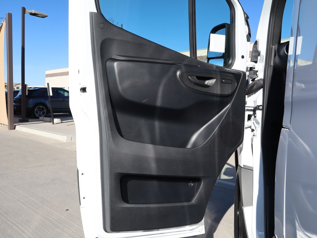 2024 Mercedes-Benz Sprinter 2500 23