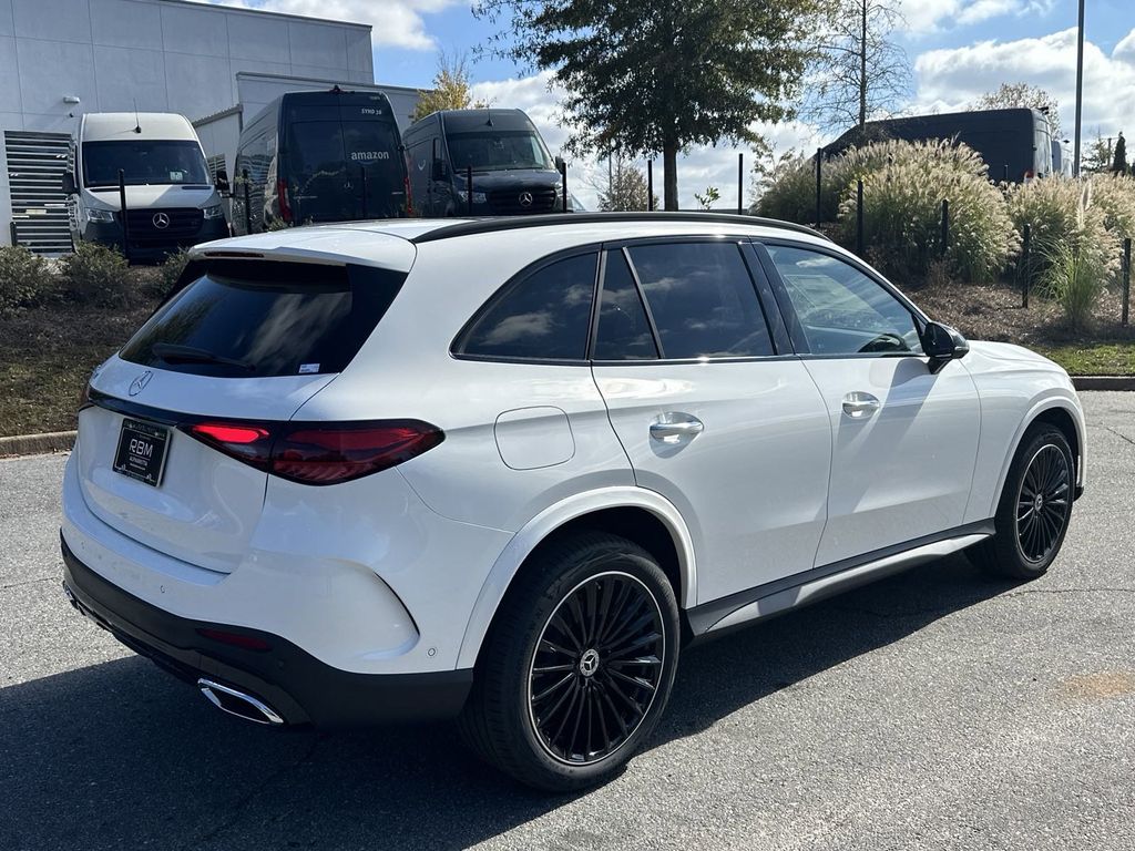 2025 Mercedes-Benz GLC GLC 300 8