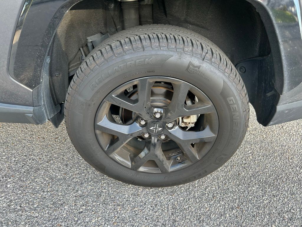 Thumbnail: 2022 Toyota RAV4 - 9