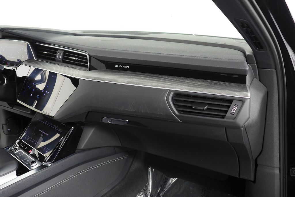 Thumbnail: 2024 Audi Q8 e-tron - 14