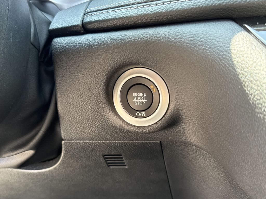 2026 Chrysler Pacifica Select White at River Oaks CDJR