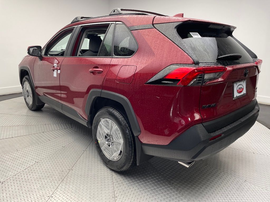 2025 Toyota RAV4 XLE 7