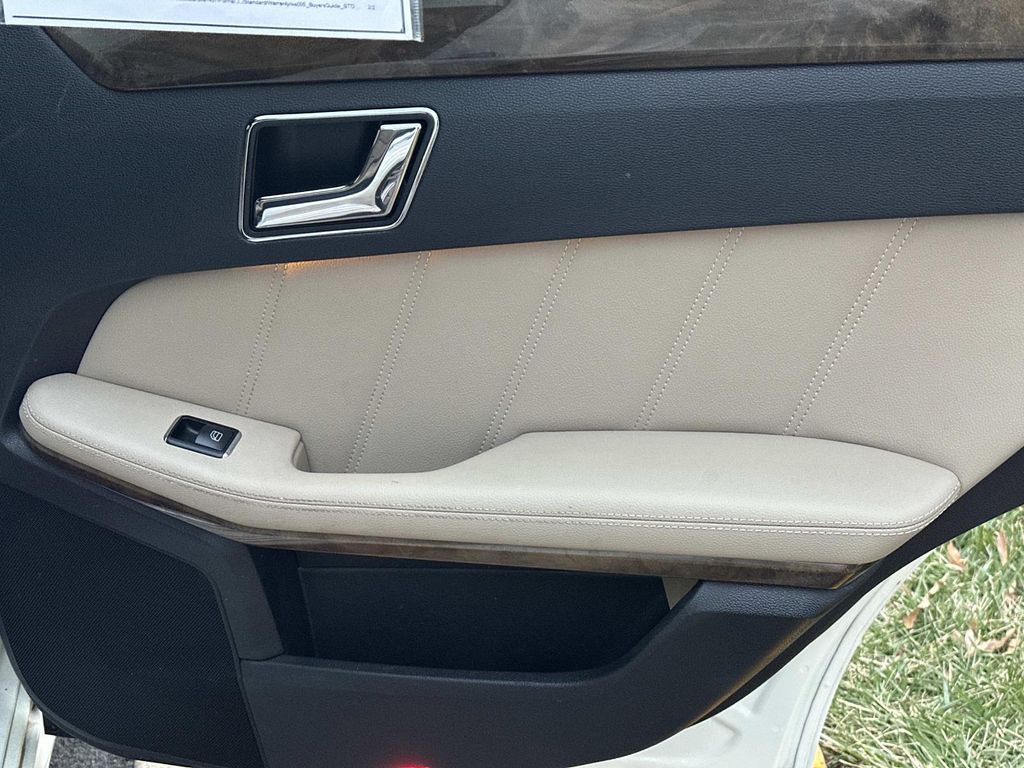 Thumbnail: 2010 Mercedes-Benz E-Class - 18