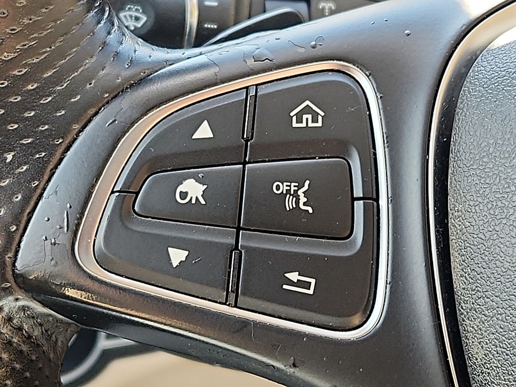 Thumbnail: 2016 Mercedes-Benz GLC - 21