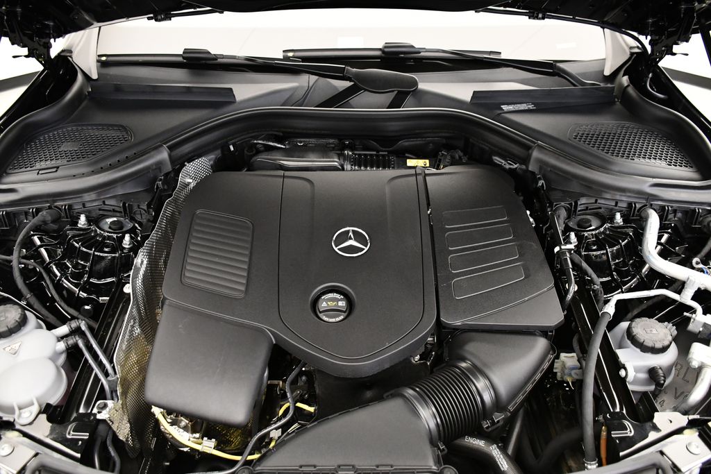 2025 Mercedes-Benz GLC 300 11